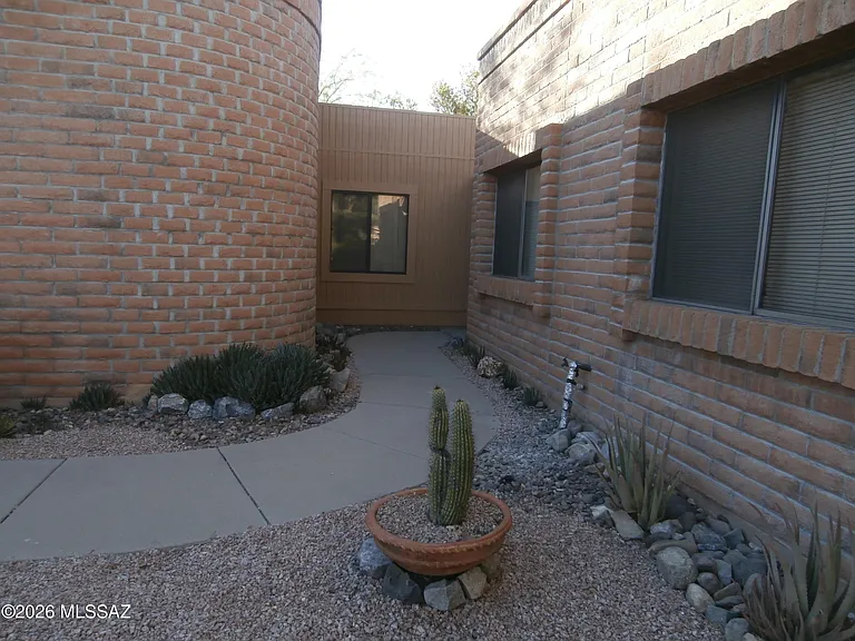 1690 W Retorno De Manana — Photo 3