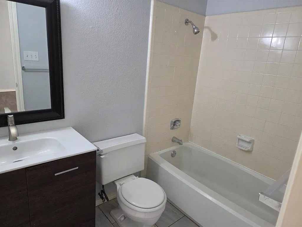 2 bed, 2.0 bath, 1000 sqft, $1,650 — Photo 1