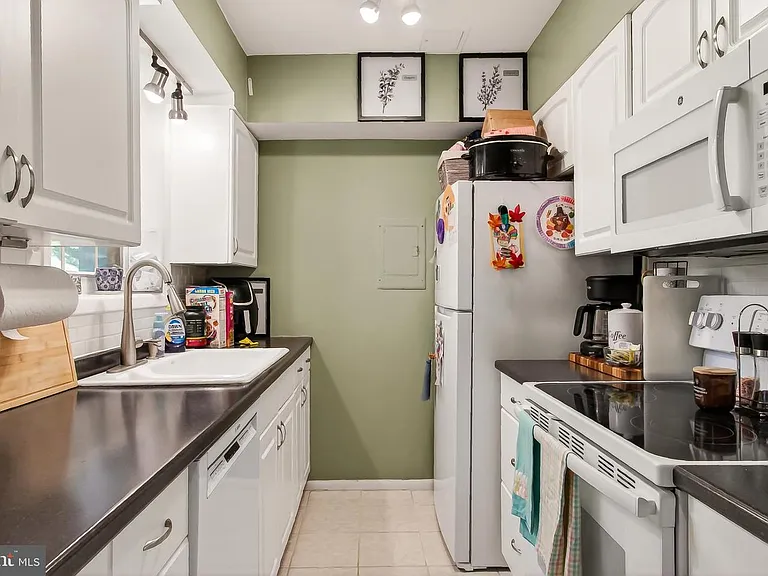 2711 S Walter Reed Dr #A — Photo 14