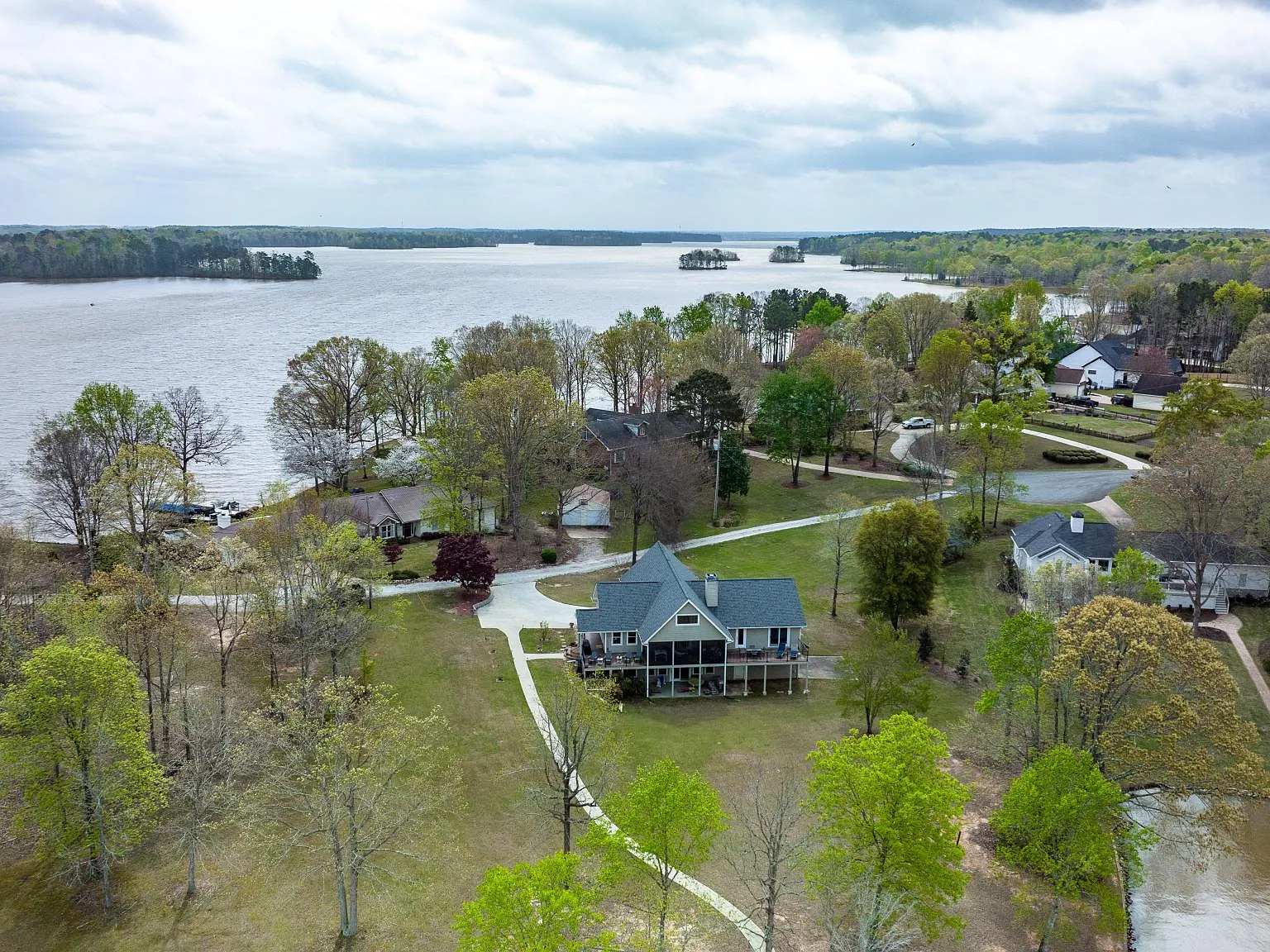 5 bed, 3362 sqft, $5,500 — Photo 3