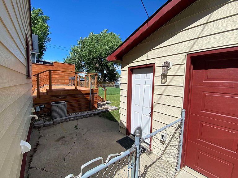 Listing photo 4