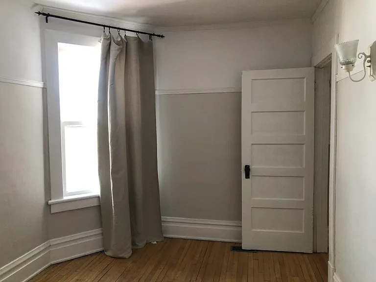 middle bedroom 2nd floor