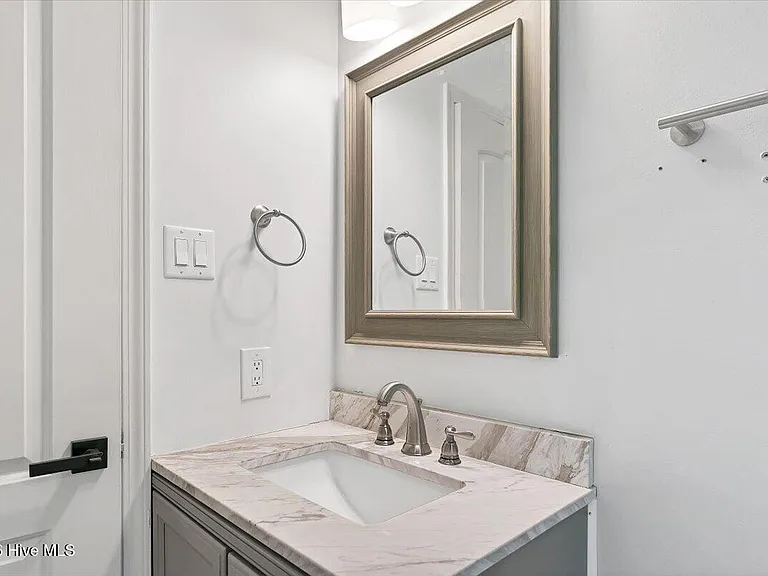 109 Grampian Way — Photo 31