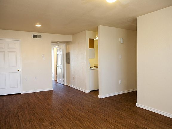 3rd image of 910 N Frio St #3b9aacefe