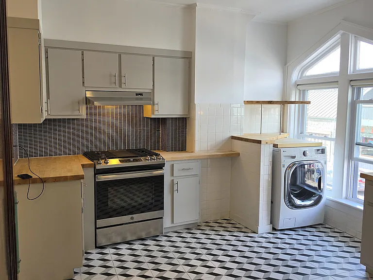54 N Front St #A — Photo 3