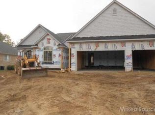 20394 Lansbury Dr, Macomb, MI 48042