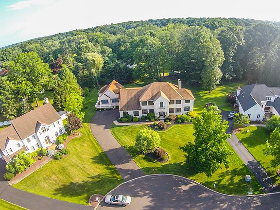 4th image of 30 Rosette Ln
