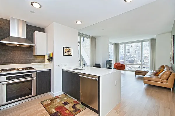 Sold by R New York | media 26