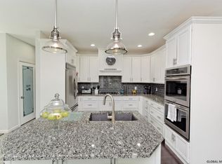 8 Siena Ln, East Greenbush, NY 12061