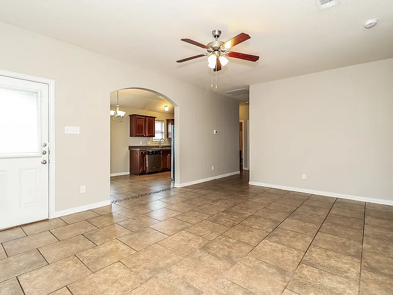 7617 Hollow Forest Dr — Photo 4
