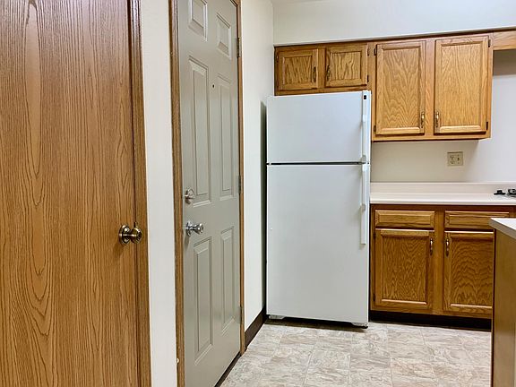 4th image of 536 Mill St APT C