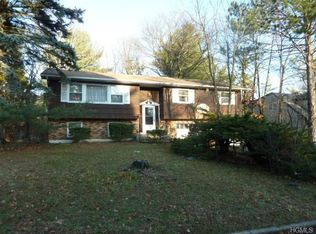 6 Fox Ln, Spring Valley, NY 10977