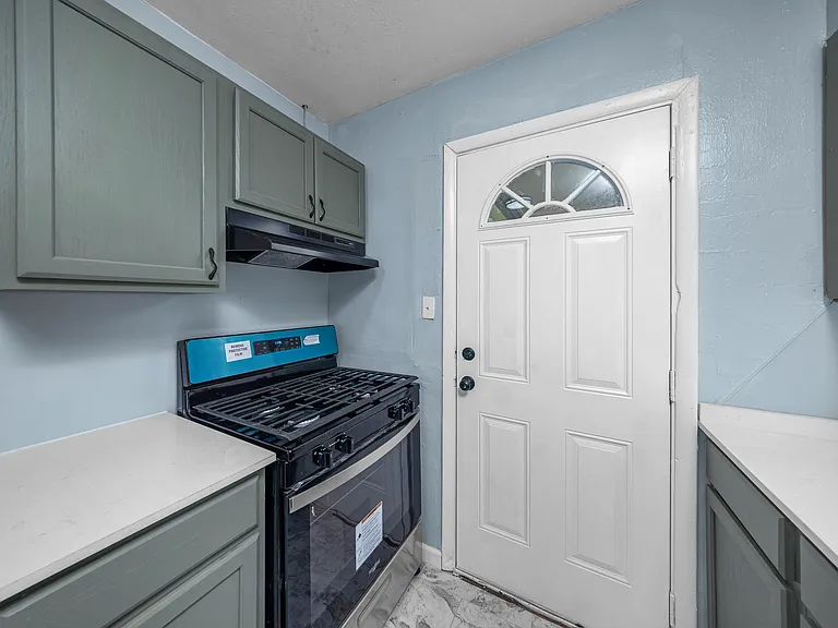 2411 NW 35th St — Photo 12
