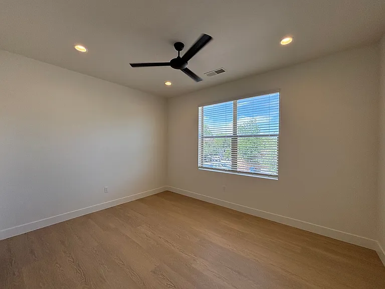 73 N 520 W #10 — Photo 31