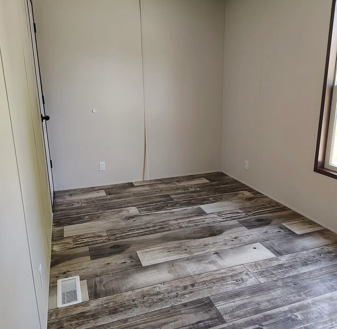 3 bed, 900 sqft, $1,195 — Photo 3