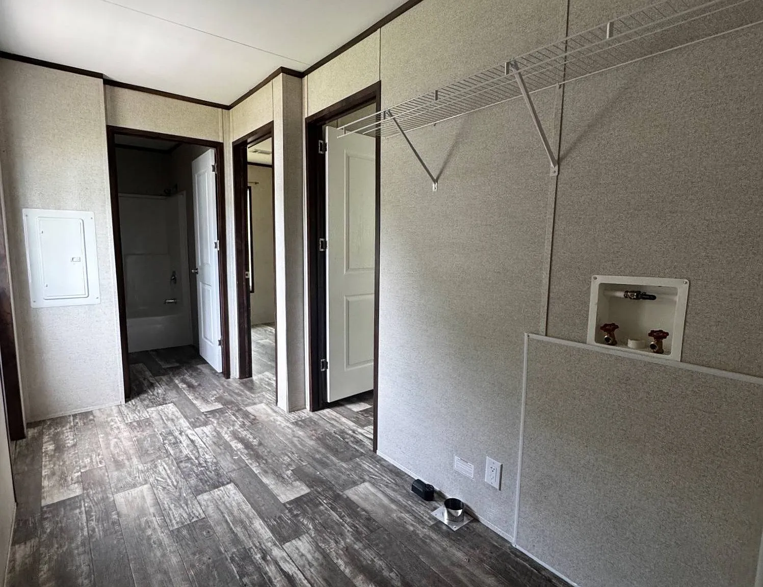 3 bed, 2.0 bath, 896 sqft, $1,250 — Photo 3