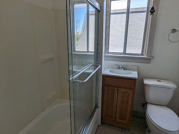 4th image of 1532 8th Ave APT 6