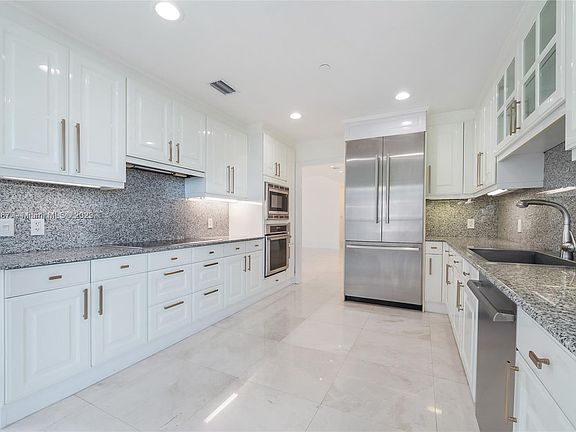 5th image of 2645 S Bayshore Dr APT 1402