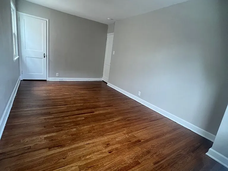 110 Hollywood Ave — Photo 10