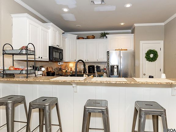 5th image of 31019 Lake Spring Dr