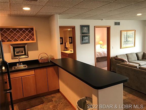 3rd image of 6526 Coveview Ln