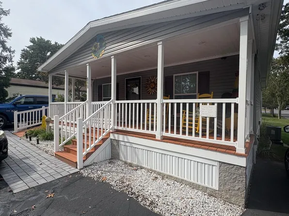 511 Maple Dr, Green Lane, PA 18054