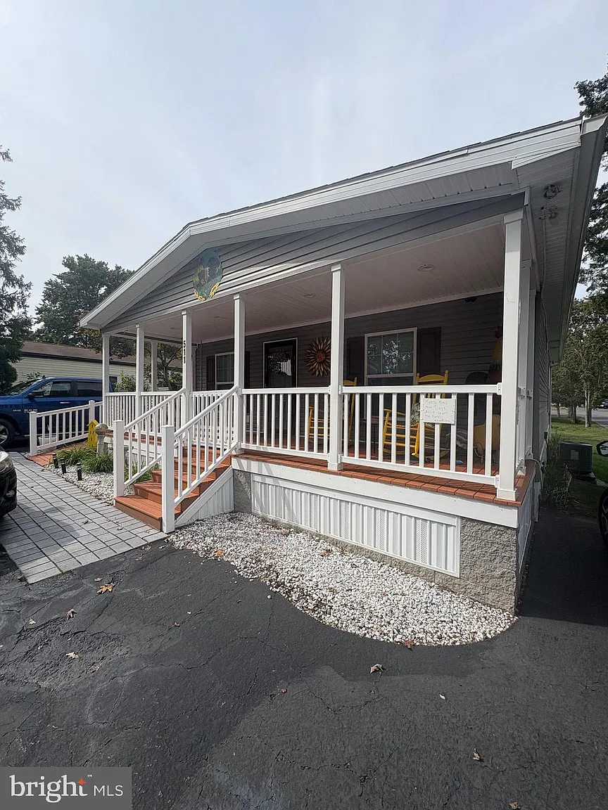 511 Maple Dr photo 1