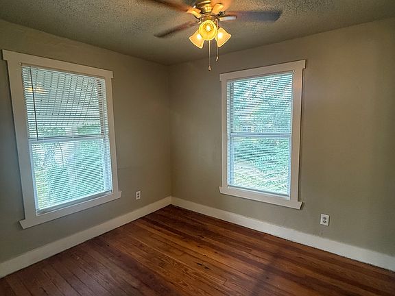 2nd image of 528 1/2 S Zunis Ave
