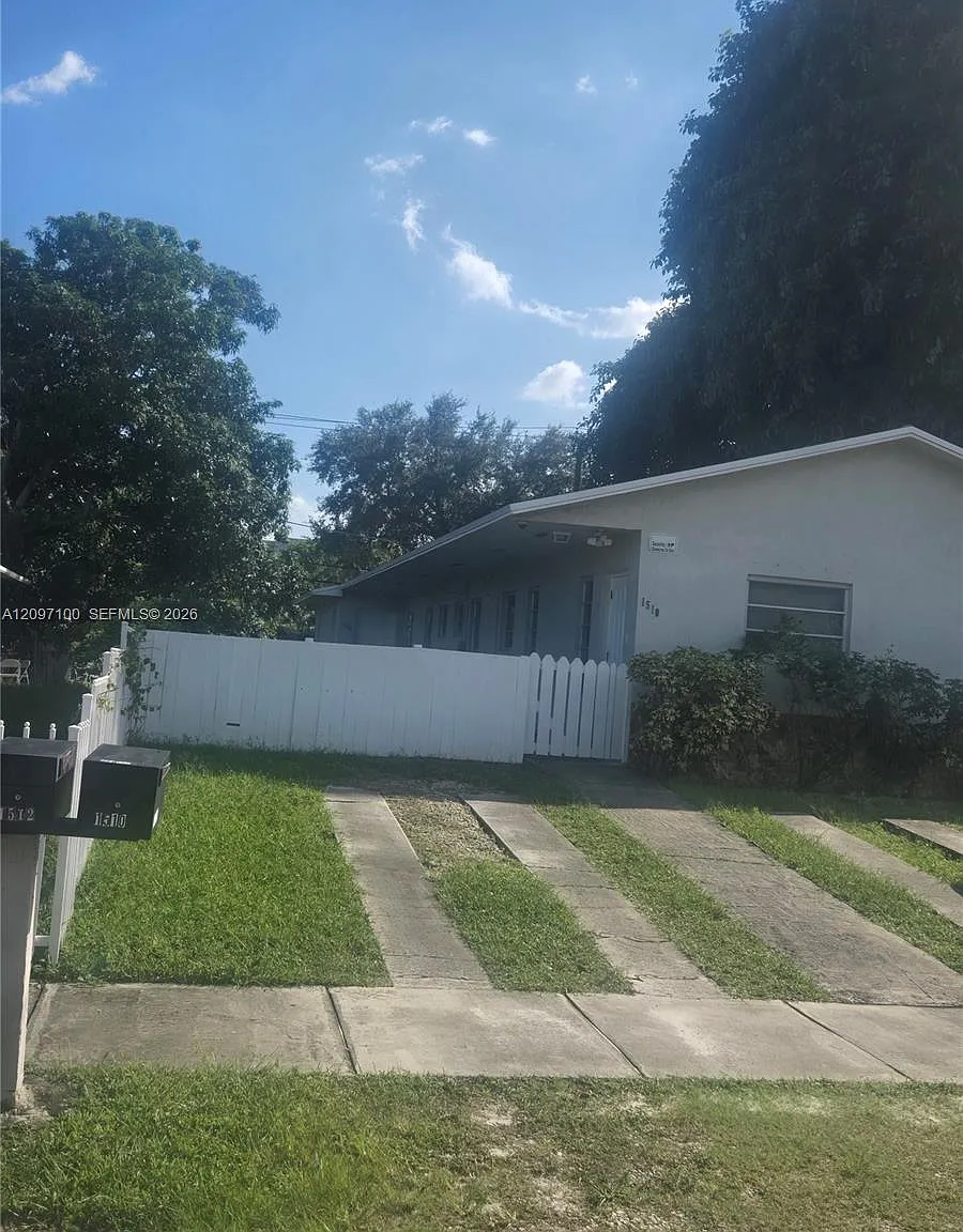Biscayne Court — Photo 1