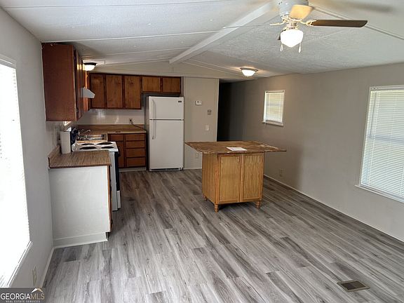 3rd image of 203 Mount Moriah Rd