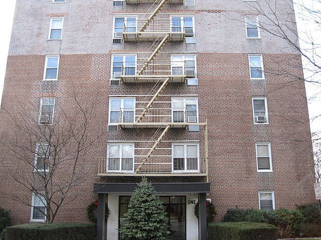 1st image of 1 Oakridge Pl APT 2L