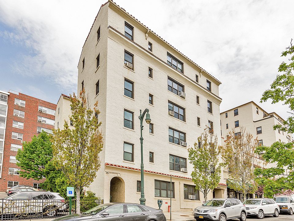 1st image of 172 Myrtle Blvd APT 3A