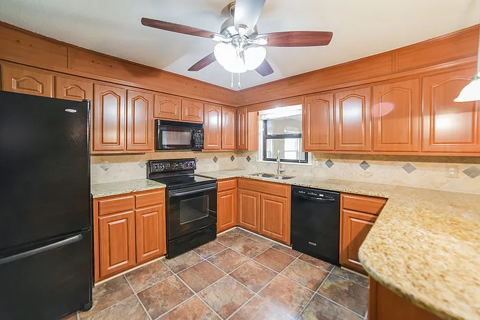1309 SW 19th St — Photo 3
