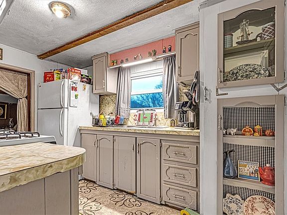 3rd image of 22054 Dogwood Cir