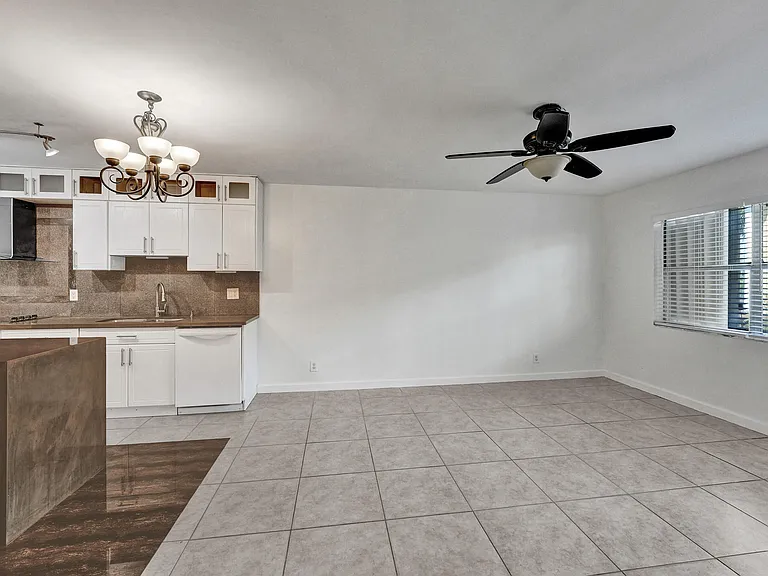 600 SE 2nd Ave #K2 — Photo 11