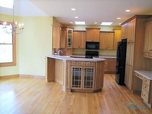 5th image of 440 Snow Trail Dr