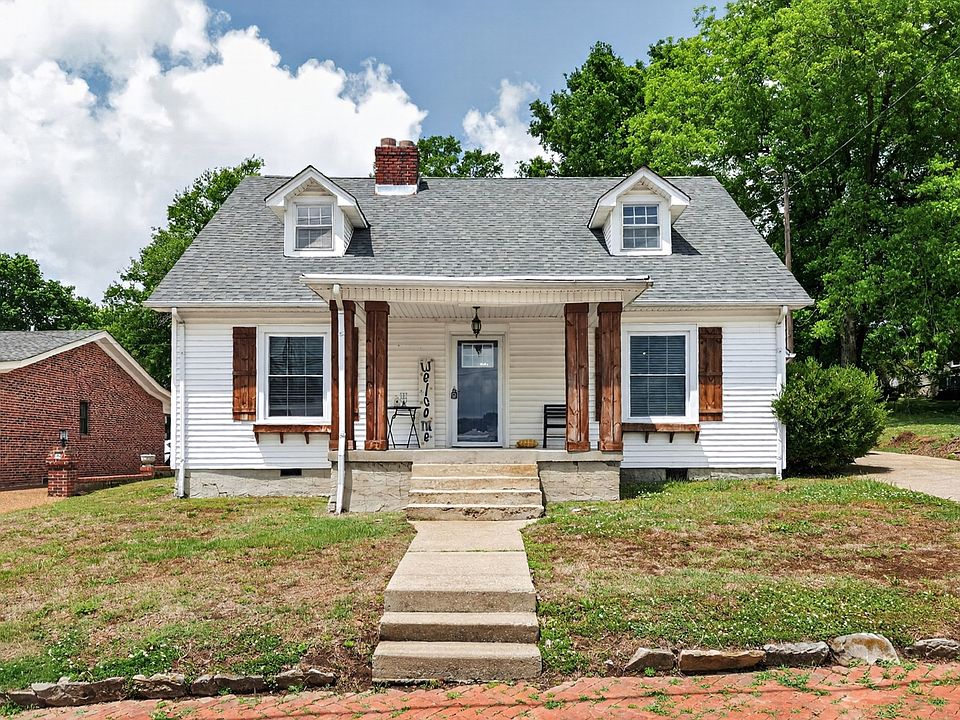 1st image of 218 N 3rd St