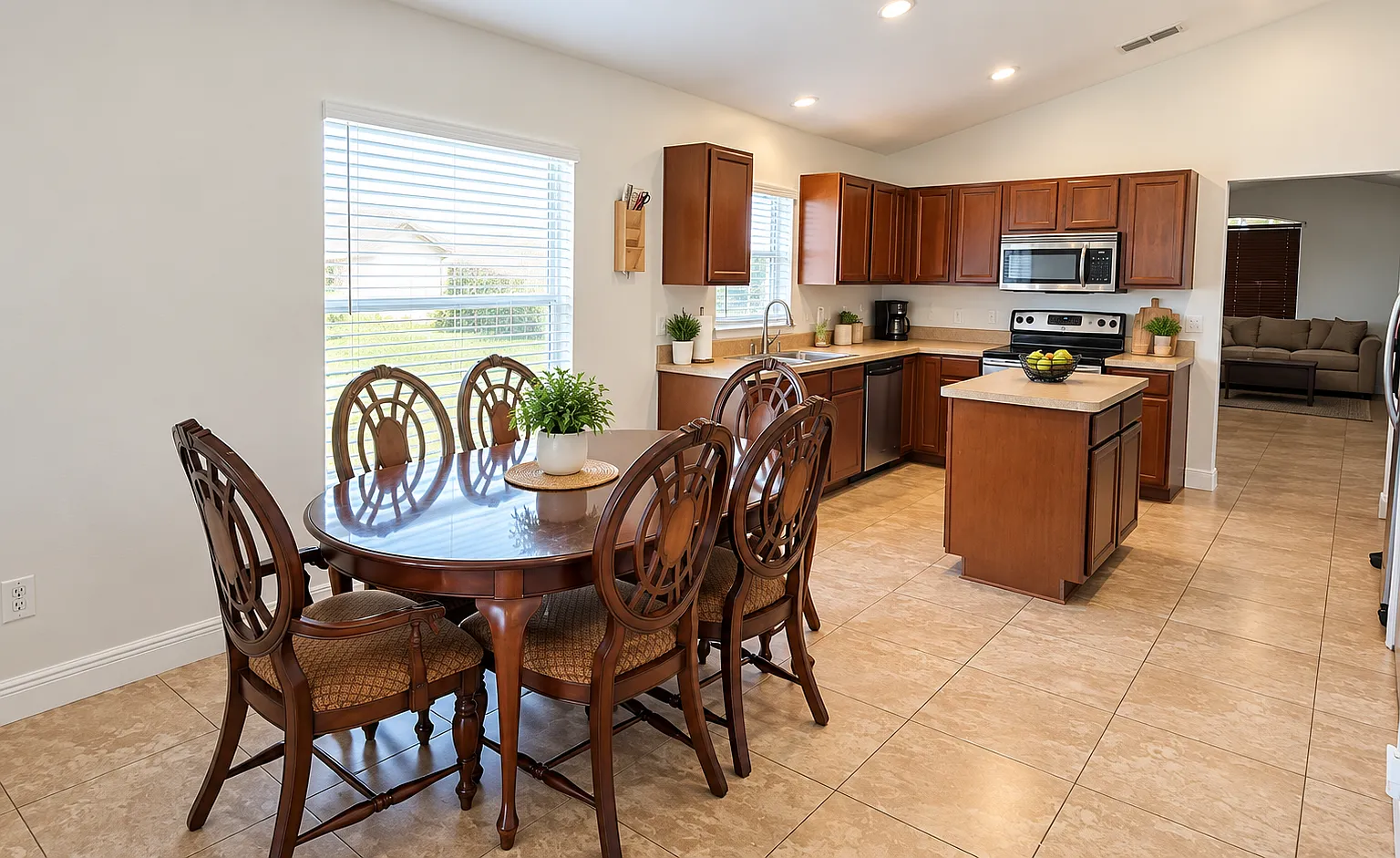 4 bed, 1945 sqft, $800 — Photo 4