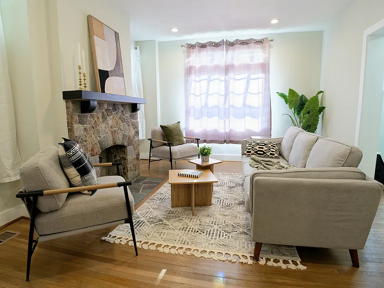 224 Langley Ave — Photo 1
