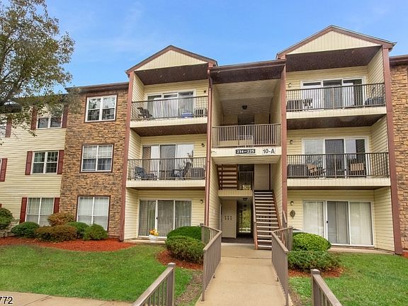 3rd image of 225 Robertson Way #1021