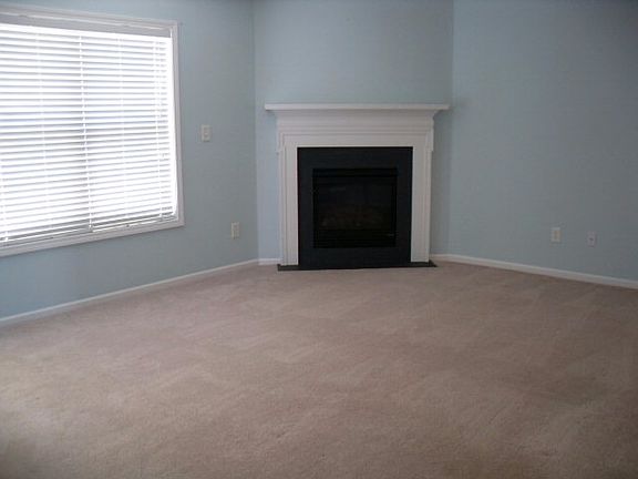 3rd image of 4745 Primrose Pl