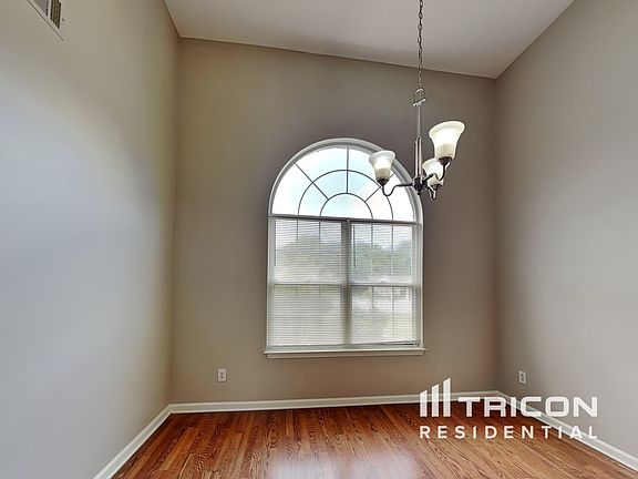 4th image of 931 Tilford Point Pl