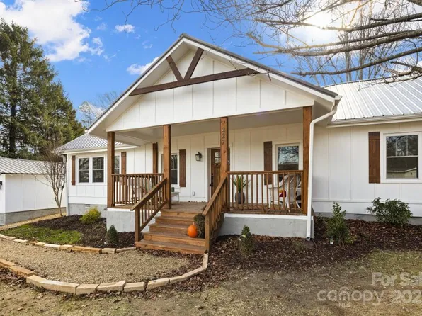 227 Ashmore Ave, Hendersonville, NC 28791