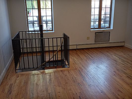 4th image of 557 6th Ave APT 1F