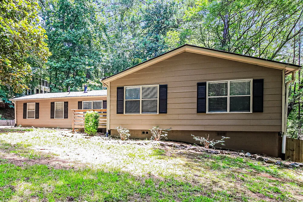 3 bed, 2.0 bath, 1404 sqft, $1,725 — Photo 3