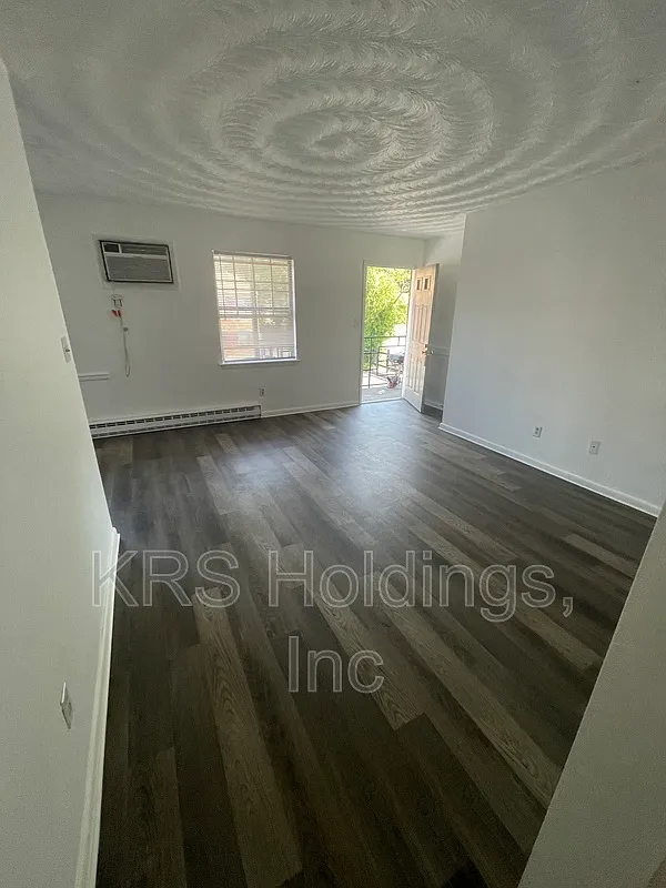1 bed, 1.0 bath, 885 sqft, $825 — Photo 1