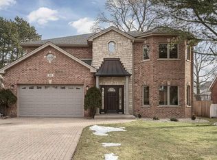 933 Rolling Pass, Glenview, IL 60025