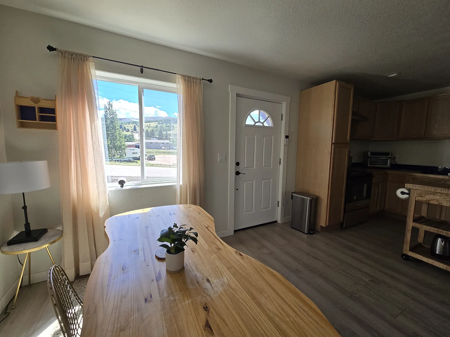 2 bed, 720 sqft, $1,800 — Photo 3