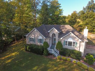 210 Winding Way Ln, Hendersonville, NC 28792