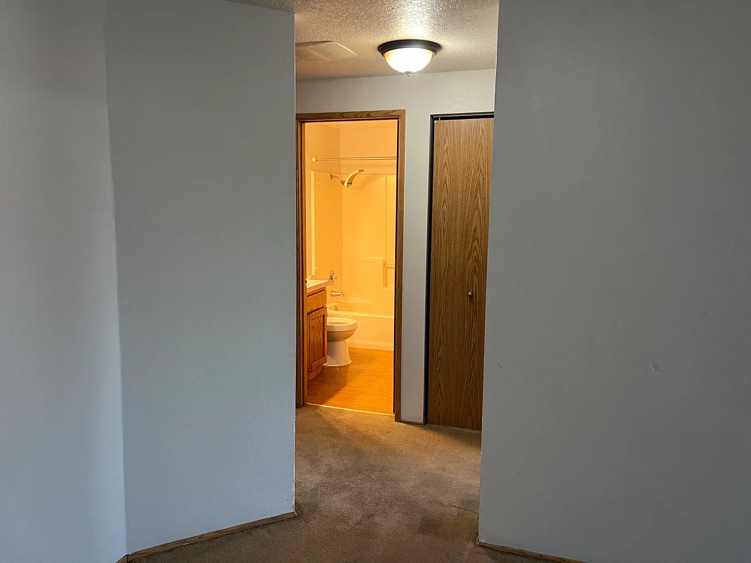 3 bed, 1408 sqft, $2,200 — Photo 2